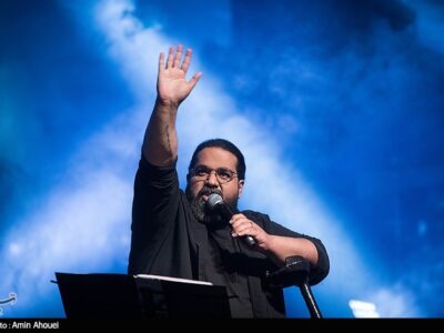 رضا صادقی “موهای خاکی” را برای چهلم کودکان میناب خواند