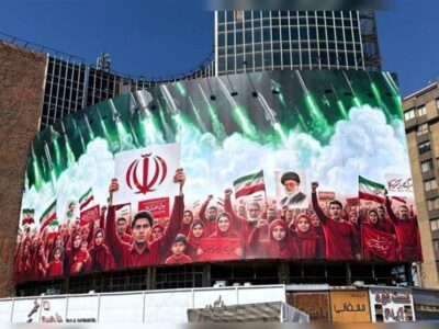 روز جمهوری اسلامی در دیوارنگاره میدان ولیعصر (عج)