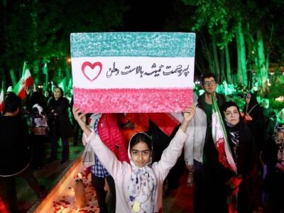 شب نهم هنرمندان و مردم؛ هنر همه را زیر پرچم ایران جمع کرد