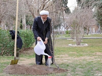 محسنی اژه‌ای، یک اصله نهال غرس کرد