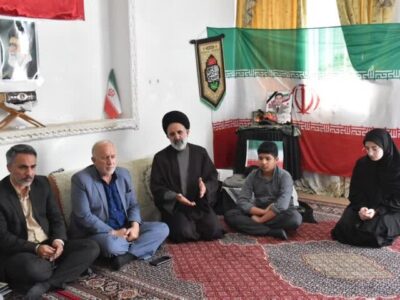 مسئولان بنیاد شهید با خانواده شهیدان «دالوند» و «سالاروند» دیدار کردند