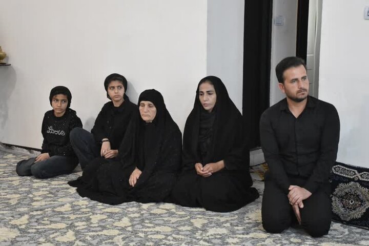 مسئولان بنیاد شهید با خانواده شهیدان «دالوند» و «سالاروند» دیدار کردند