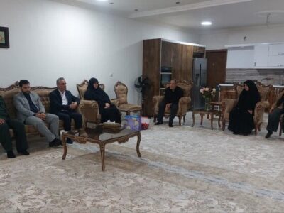 مسئولان کنگان با خانواده شهید جنگ رمضان دیدار کردند