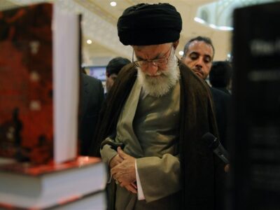 هزاران قصه خوانده‌ام؛ خاطراتی از انس رهبر شهید به کتاب+فیلم