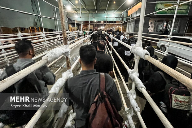 پایانه مرزی شلمچه به رغم بمباران دشمن به خدمات‌رسانی ادامه می‌دهد