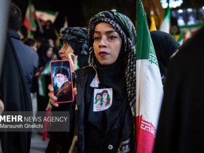 پرچم ایران بر فراز شب‌های اقتدار شاهرود؛مردم مقاومت را فریاد می‌زنند