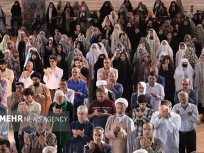 اقامه نماز استغاثه به امام‌زمان (عج) در خرم‌آباد