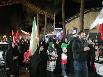 تجمع شبانه مردم نراق در بیعت با رهبر معظم انقلاب