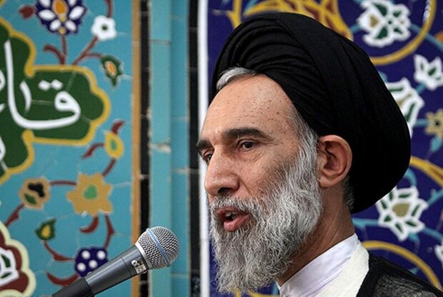 خطیب جمعه اصفهان: ایران اقتدارش را در خلیج فارس بازآفرینی می‌کند