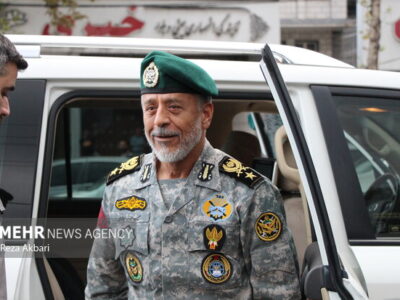 دریادار سیاری: تنها راه موفقیت، ادامه راه شهداست