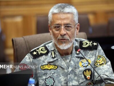 دریادار سیاری: مسیر موفقیت کشور از راه شهدا میگذرد