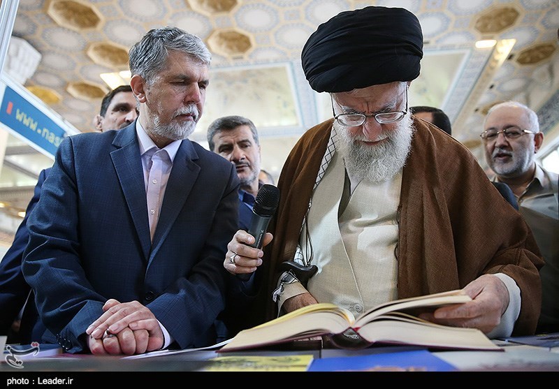دلتنگی یک شاعر برای آقای کتابخوان