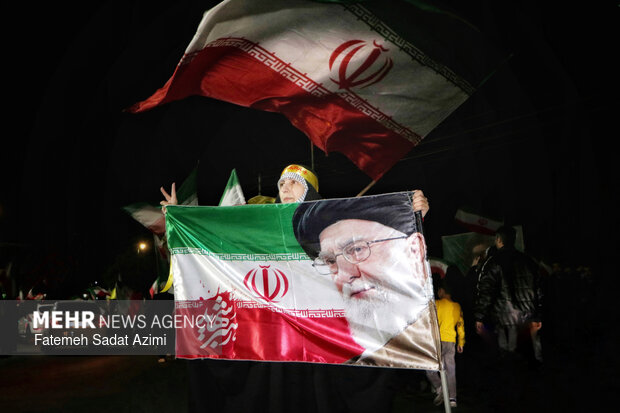 طنین شعارهای انقلابی در مهرگان؛ شب هشتادوهشتم حضور مردمی