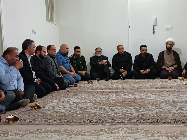 معاون استاندار لرستان با خانواده شهدای جنگ رمضان دیدار کرد