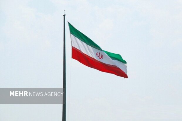 ملت ایران در برابر زیادهخواهی دشمنان تسلیم ناپذیر است