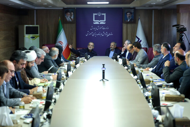 پزشکیان: زمینه حضور اساتید برجسته برای انتقال آموزشهای نوین فراهم شود