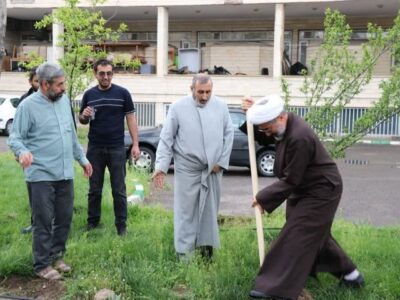 کاشت ۸۶ نهال میوه در جامعه‌المصطفی تبریز به یاد قائد شهید