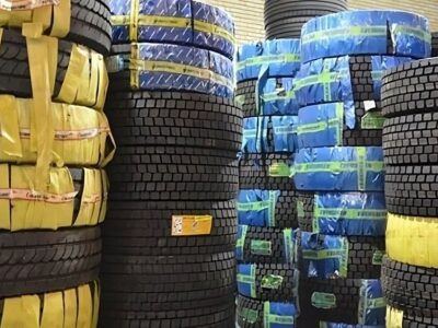 کشف یک انبار حاوی ۲۰۰ میلیارد لاستیک احتکاری در کرمان