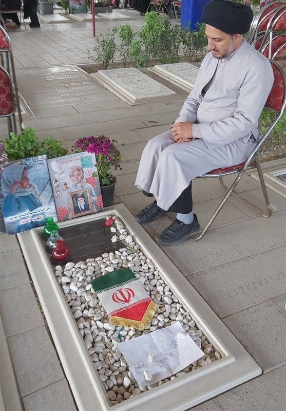 یک عصر اردیبهشتی با خانواده شهدا در قطعه 42 جنگ آمریکا و رژیم صهیونیستی علیه ایران , گلزار شهدا , شهید ,