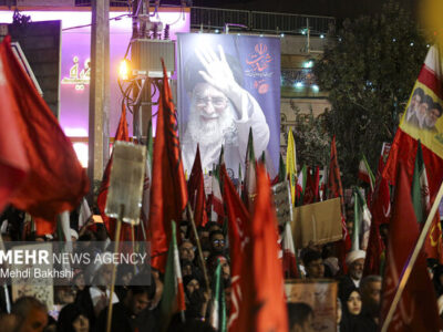 اجتماع لبیک یا خامنه ای در میدان توحید قم