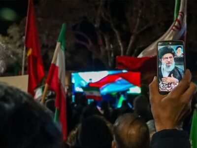 دانسفهان در شب ۱۱۸؛ اجتماع باشکوه مردم در سنگر خیابان