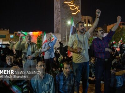 دعای مردم مشهد برای ملت لبنان در نماز استغاثه