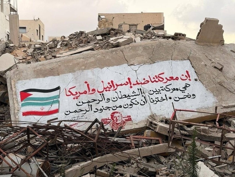 دیوارنوشتههایی در فلسطین به یاد «حاج رمضان» نوار غزه , کشور فلسطین , جنگ تحمیلی 12 روزه رژیم صهیونیستی علیه ایران ,