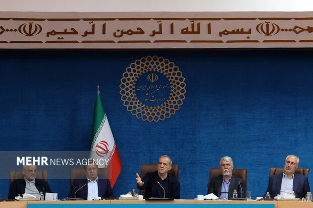 پزشکیان: تیم مذاکرهکننده از چارچوبهای تعیینشده رهبری عدول نمیکند