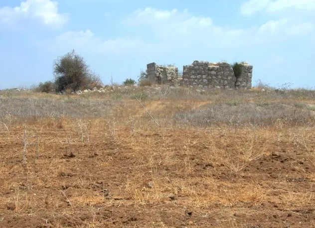 پیراهنهای سوزن دوزی شده «قطره» نام دیگر فلسطین است رژیم صهیونیستی (اسرائیل) , شهرک سازی رژیم صهیونیستی اسرائیل , اسرای فلسطینی , احتلال فلسطین عام 1948 , النازحین الفلسطینیین , کشور فلسطین , المقاومه الفلسطینیه , النکبه ,