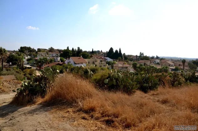 پیراهنهای سوزن دوزی شده «قطره» نام دیگر فلسطین است رژیم صهیونیستی (اسرائیل) , شهرک سازی رژیم صهیونیستی اسرائیل , اسرای فلسطینی , احتلال فلسطین عام 1948 , النازحین الفلسطینیین , کشور فلسطین , المقاومه الفلسطینیه , النکبه ,