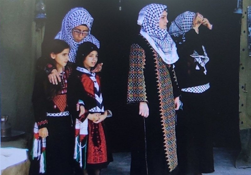 پیراهنهای سوزن دوزی شده «قطره» نام دیگر فلسطین است رژیم صهیونیستی (اسرائیل) , شهرک سازی رژیم صهیونیستی اسرائیل , اسرای فلسطینی , احتلال فلسطین عام 1948 , النازحین الفلسطینیین , کشور فلسطین , المقاومه الفلسطینیه , النکبه ,