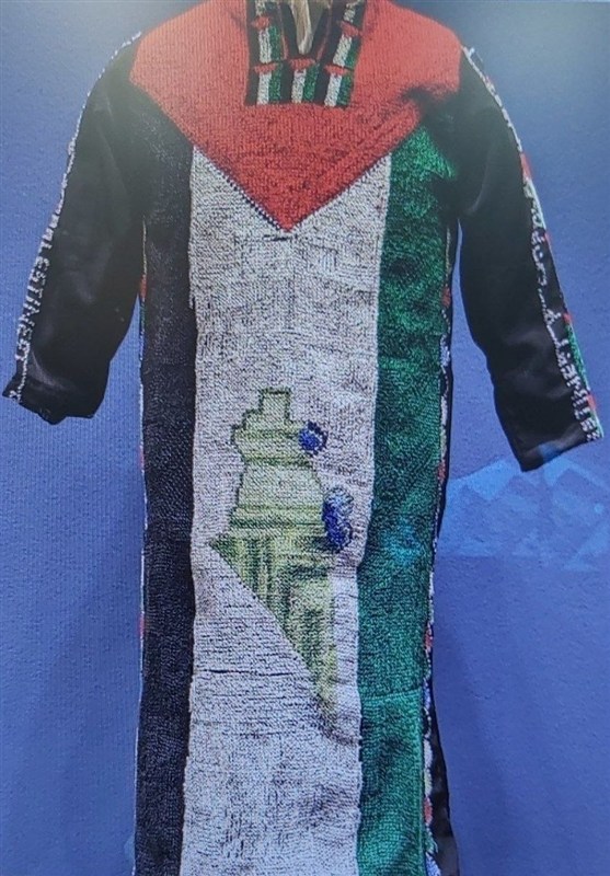 پیراهنهای سوزندوزیشده «قطره» نام دیگر فلسطین است رژیم صهیونیستی (اسرائیل) , شهرک سازی رژیم صهیونیستی اسرائیل , اسرای فلسطینی , احتلال فلسطین عام 1948 , النازحین الفلسطینیین , کشور فلسطین , المقاومه الفلسطینیه , النکبه ,