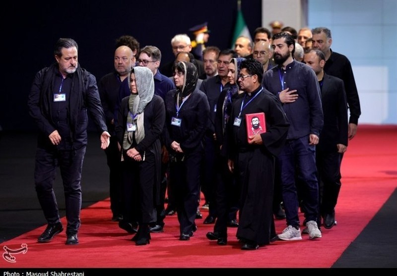 ادای احترام اسپانیاییها با «خون دلی که لعل شد» به پیکر رهبر شهید