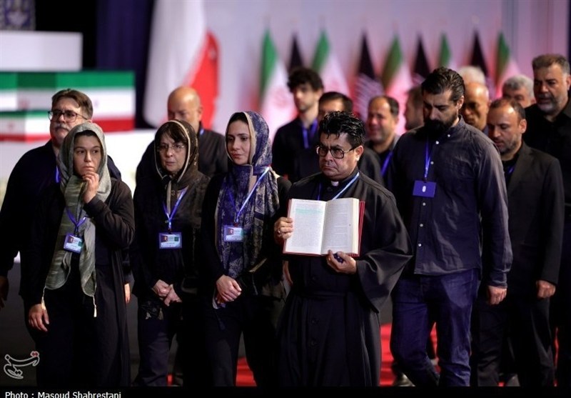 ادای احترام اسپانیاییها با «خون دلی که لعل شد» به پیکر رهبر شهید تشییع رهبر شهید , تشییع آیتاللهالعظمی سید علی خامنهای , تشییع امام شهید ,