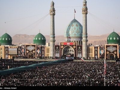 حال خونیندلان در نماز تاریخی جمکران