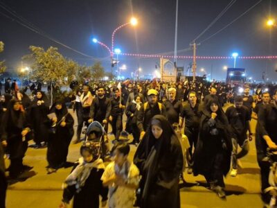 حرکت شبانه خیل زائران رهبر شهید به سمت مسجد مقدس جمکران