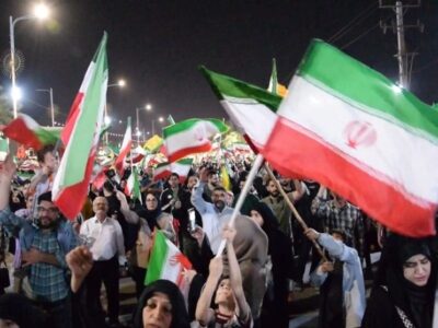 حضور همدلانه هنرمندان و ورزشکاران در میان مردم جنوب کشور در شرایط جنگی