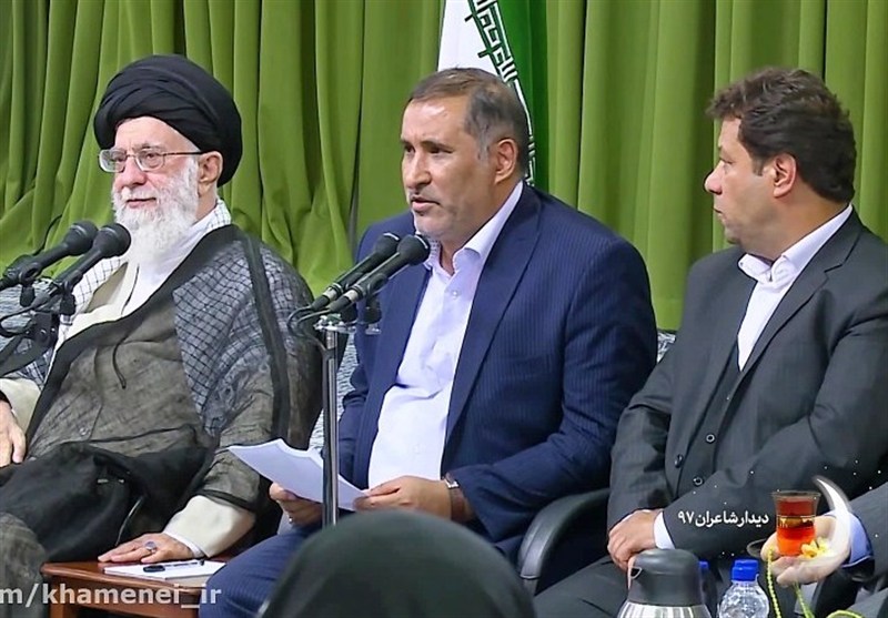 خاطراتی از 35 سال حضور در محضر رهبر شهید؛ سفره سادهای که رنگین نشد شعر , تشییع رهبر شهید , تشییع امام شهید , تشییع آیتاللهالعظمی سید علی خامنهای , شهید , شهید امام خامنه ای (ره) , علیرضا قزوه ,