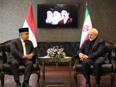 قالیباف: کسی می‌تواند با آمریکا مذاکره کند که آماده جنگ باشد