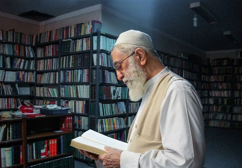 آقای کتابخوان؛ ماجرای 300 کتاب کهنه‌ای که رهبر شهید خودشان صحافی کردند