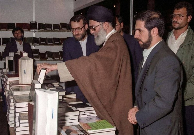 کتاب , شهید امام خامنه ای (ره) , شهید , تقریظ , محسن مومنی شریف , 