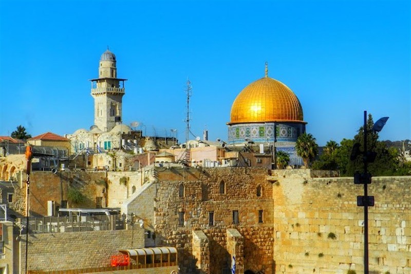 اشک زمینِ نفرینشده؛ از 28صفر 11 هجری تا روزگار پررنج پیرزن فلسطینی کشور فلسطین , احتلال فلسطین عام 1948 , المقاومه الفلسطینیه , رژیم صهیونیستی (اسرائیل) , بیت المقدس , حضرت محمد (ص) , مدینه , یهودیت ,