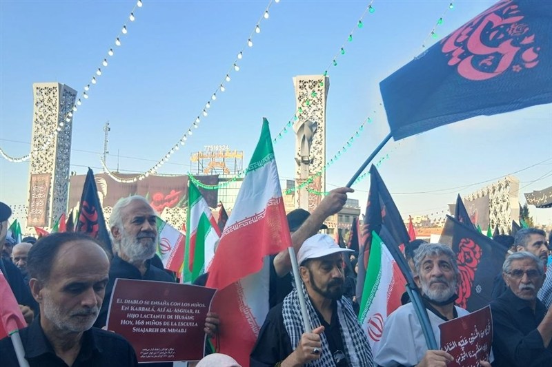 اقامه عزای اربعین در خیابانهای پایتخت؛ جاماندگان به میدان آمدند