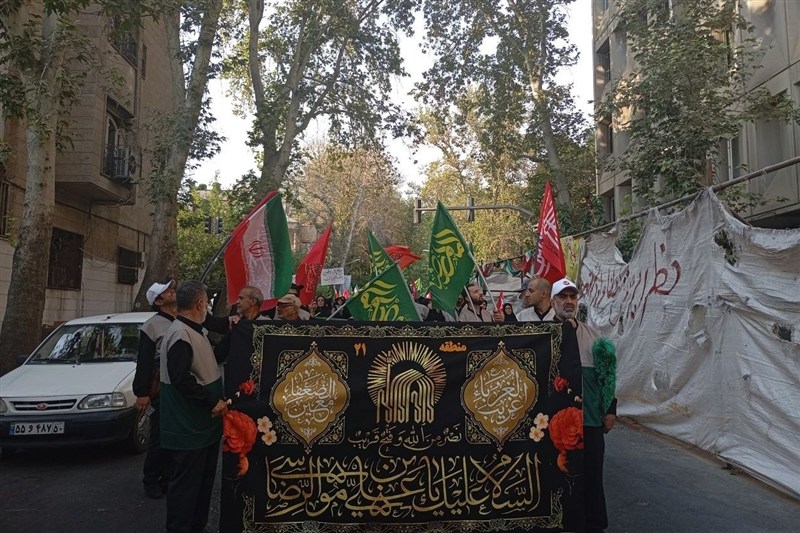 تهران در سوگ شمسالشموس؛ حرکت دستههای عزاداری به سمت بیت رهبر شهید