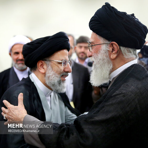 دولتمردانی که میز مسئولیت را به میدان خدمت تبدیل کردند دولتمردانی که میز مسئولیت را به میدان خدمت تبدیل کردند