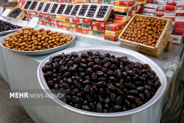 سردی قیمت ها در خرماپزان بم؛ خرما در نخلستان ۵۰ در تهران۵۸۰ هزار تومان سردی قیمت ها در خرماپزان بم؛ خرما در نخلستان ۵۰ در تهران۵۸۰ هزار تومان