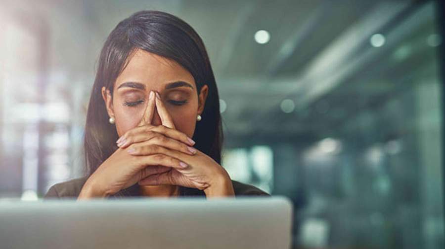 عوارض سرکوب احساسات؛ از هجوم افکار در نیمهشب تا اضطراب بیدلیل