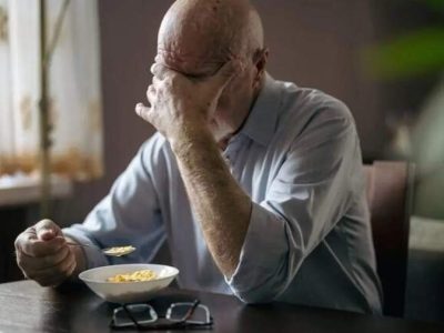چرا آدم‌های تنها بیشتر در معرض کمبود ویتامین هستند؟