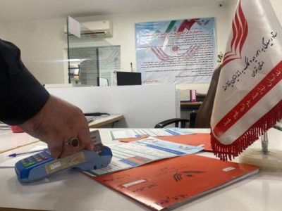 گلریزان دانش‌آموزان برای آزادی معلم زندانی