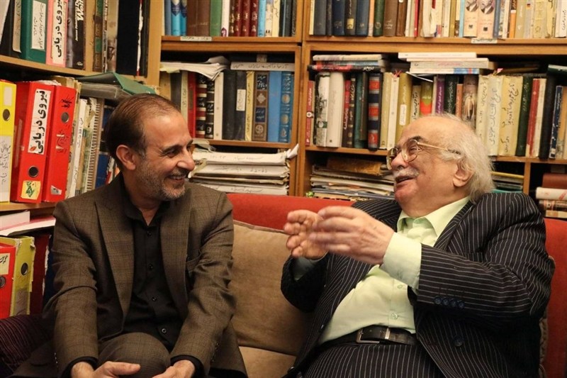 «تمام عشقم رادیو است»؛ خسرو معتضد و شش دهه زندگی با رادیو